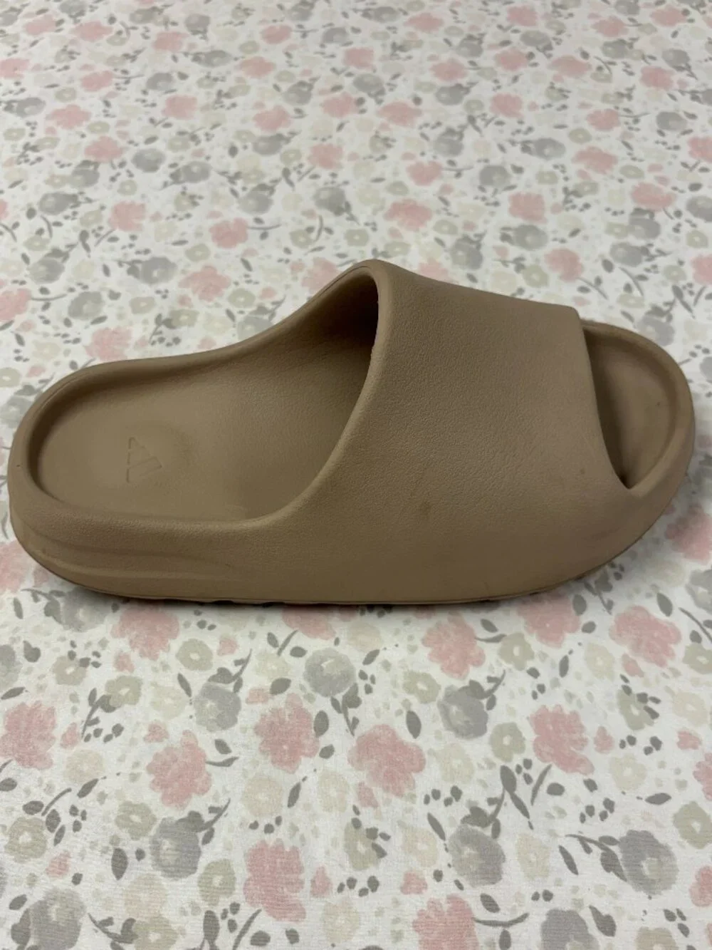 Adidas Yeezy Slides Size 7 (Men's) - Comfortable